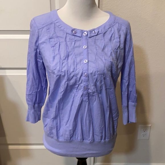 Adorable 3/4 sleeve top - Picture 1 of 4